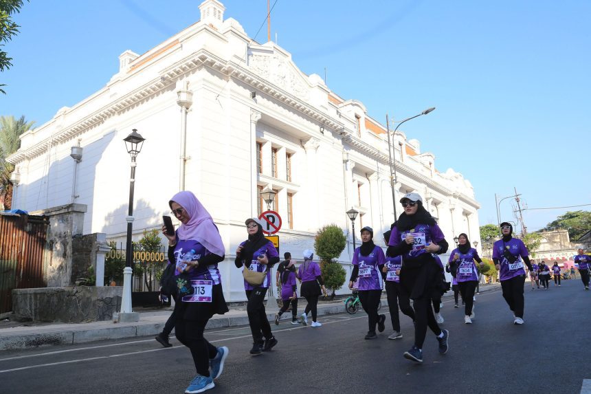 Perwosi Fun Run 2024 di kawasan wisata Kota Lama Surabaya, Minggu (8/9/2024).