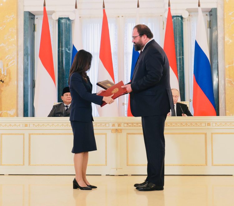 Presiden Republik Indonesia Prabowo Subianto dan Presiden Federasi Rusia Vladimir Putin menyaksikan langsung dimulainya implementasi kerja sama strategis digital antara Indonesia dan Rusia.